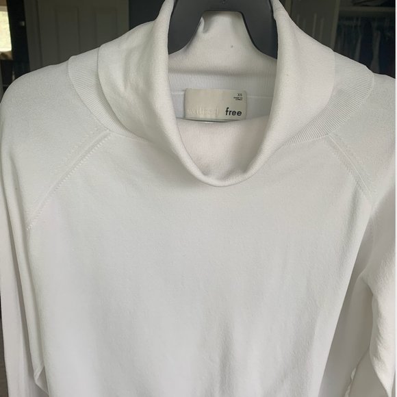 Aritzia White Scoop Turtleneck with Blue stripe - Picture 4 of 7